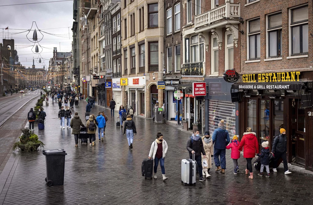 Inflacja w Holandii spadła w listopadzie br. do 11,2 proc. Nz. centrum Amsterdamu
