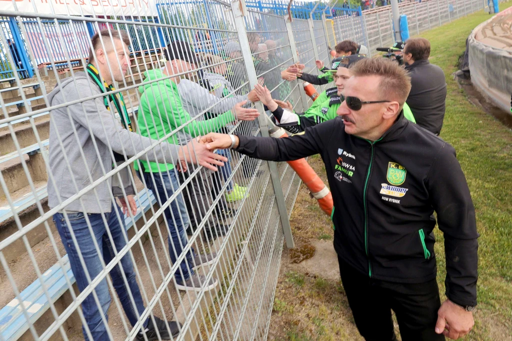 Prezes Krzysztof Mrozek dziękuje kibicom za doping Prezes Krzysztof Mrozek dziękuje kibicom za doping