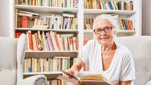 Legitymacja emeryta–rencisty to szereg ulg i zniżek dla seniorów, którzy mogą liczyć m.in. na darmową komunikację miejską