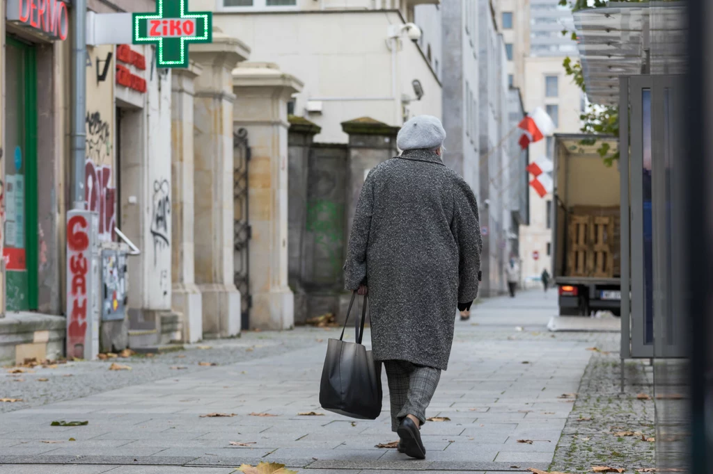 Wystartowała nowa edycja programu Senior plus. Kto może starać się o to świadczenie i ile można otrzymać pieniędzy? Wystartowała nowa edycja programu Senior plus. Kto może starać się o to świadczenie i ile można otrzymać pieniędzy?