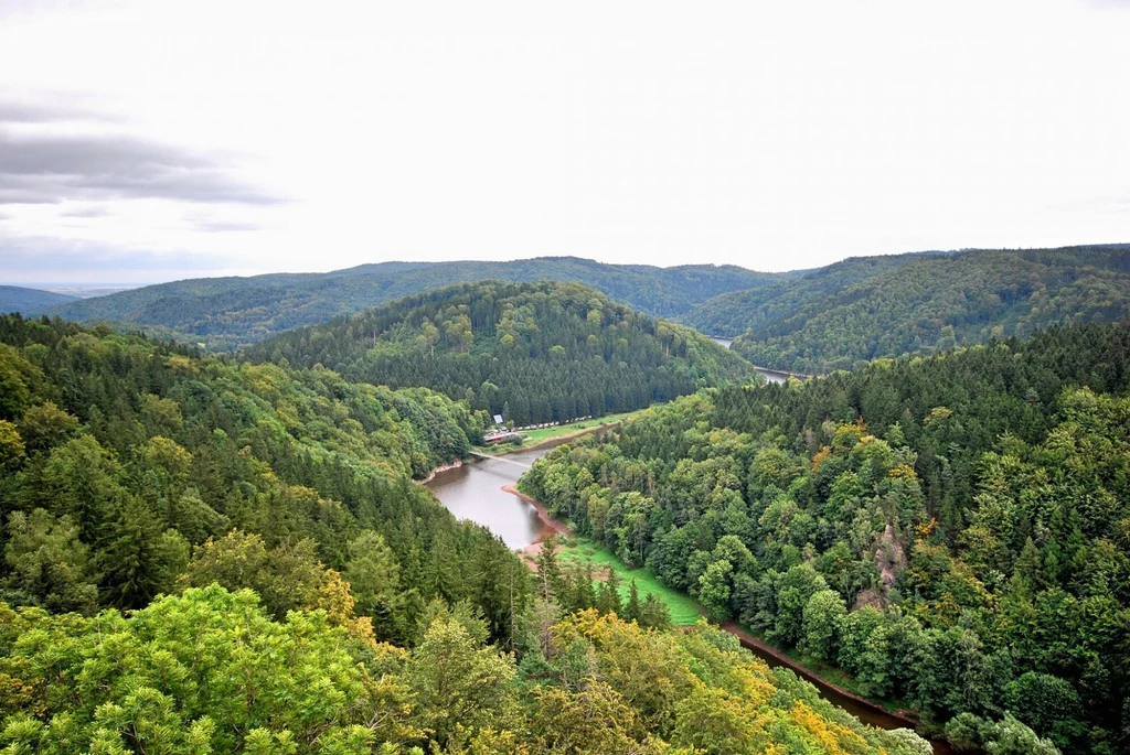 Z Niedźwiedzicy rozciąga się widok m. in. na słynny Zamek Grodno