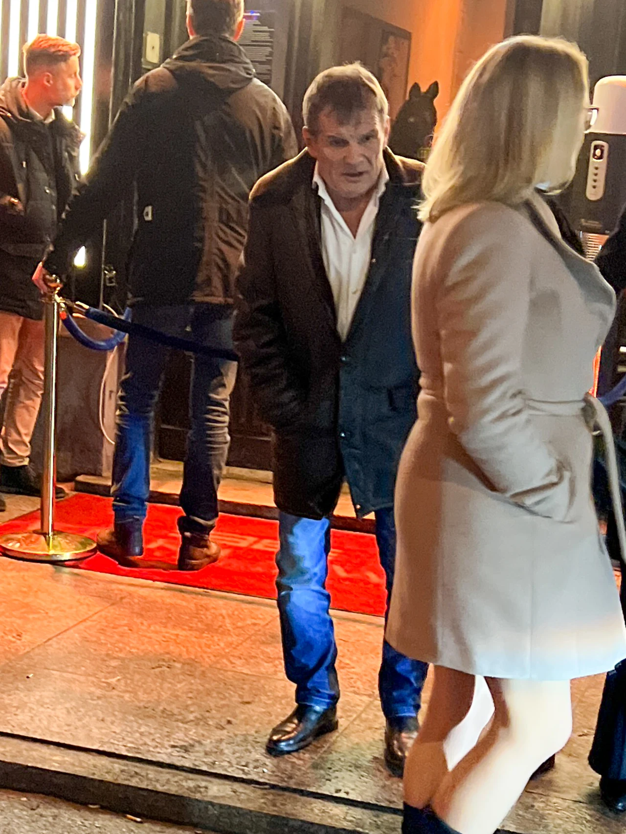 Marek Włodarczyk z młodszą o 36 lat partnerka opuścił klub o drugiej w nocy