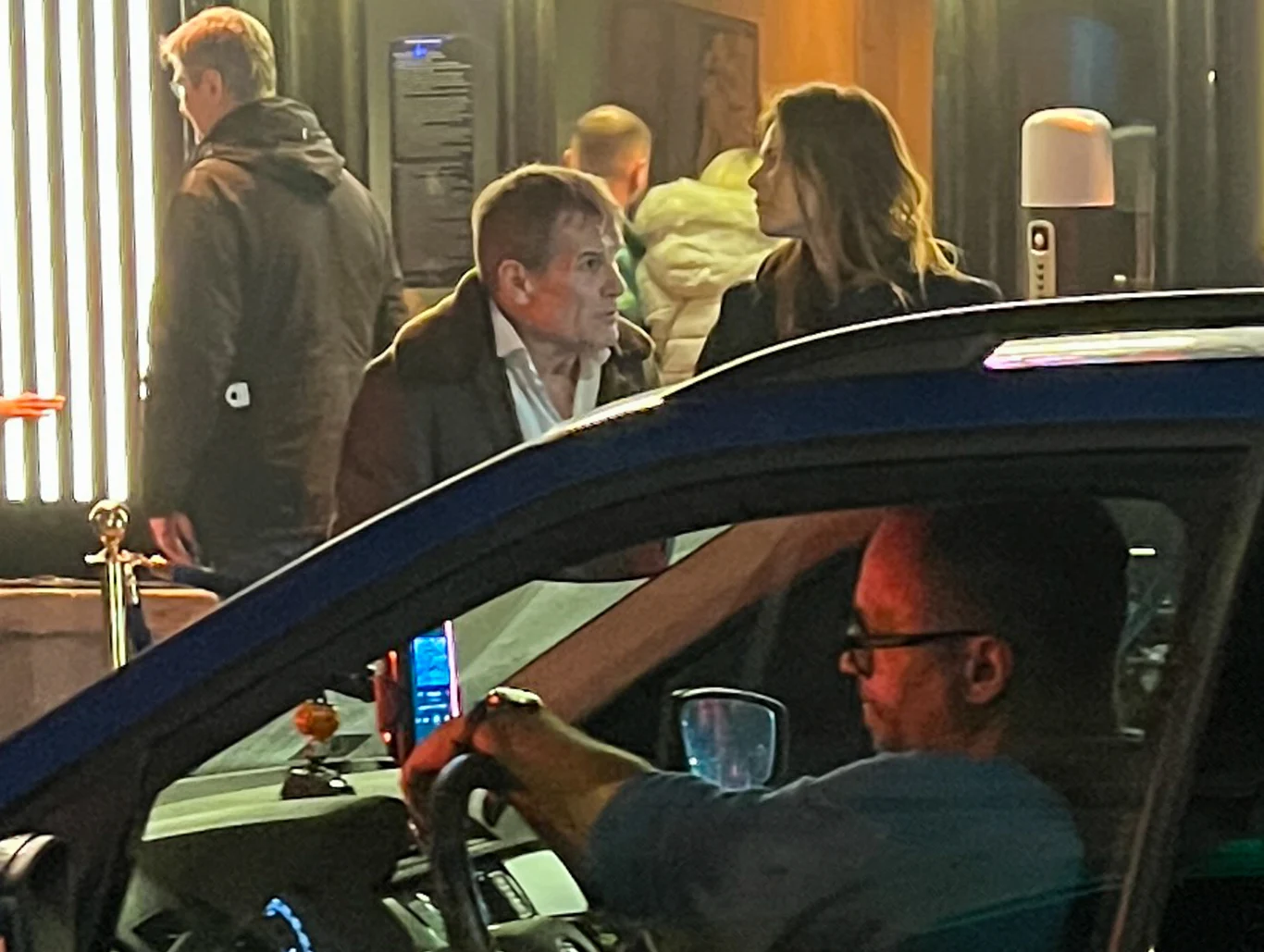 Marek Włodarczyk z młodszą o 36 lat partnerka opuścił klub o drugiej w nocy Marek Włodarczyk z młodszą o 36 lat partnerka opuścił klub o drugiej w nocy