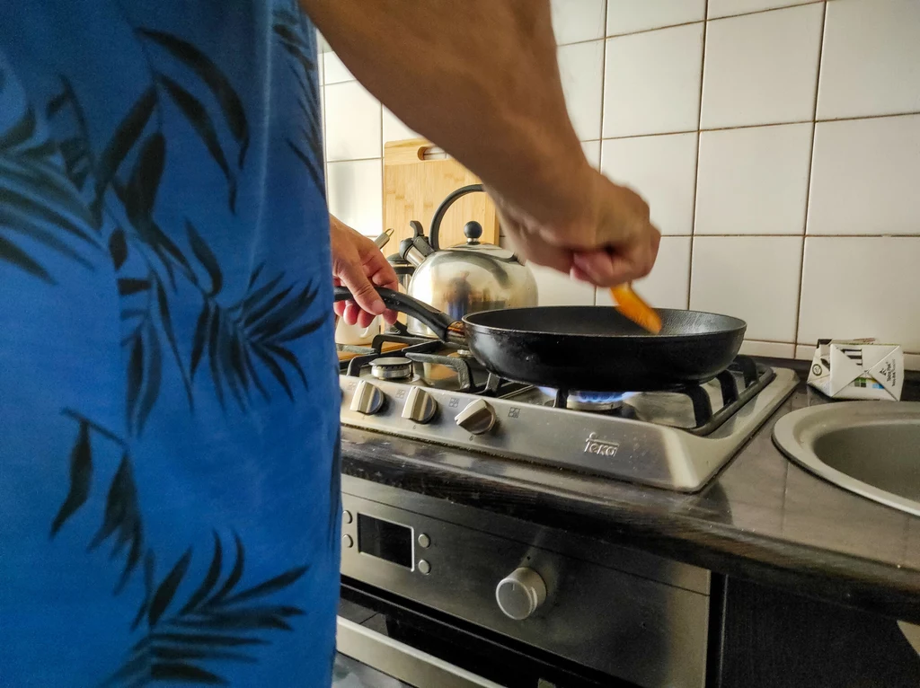 5 sposobów na oszczędzanie gazu w kuchence — co zrobić, żeby płacić mniej