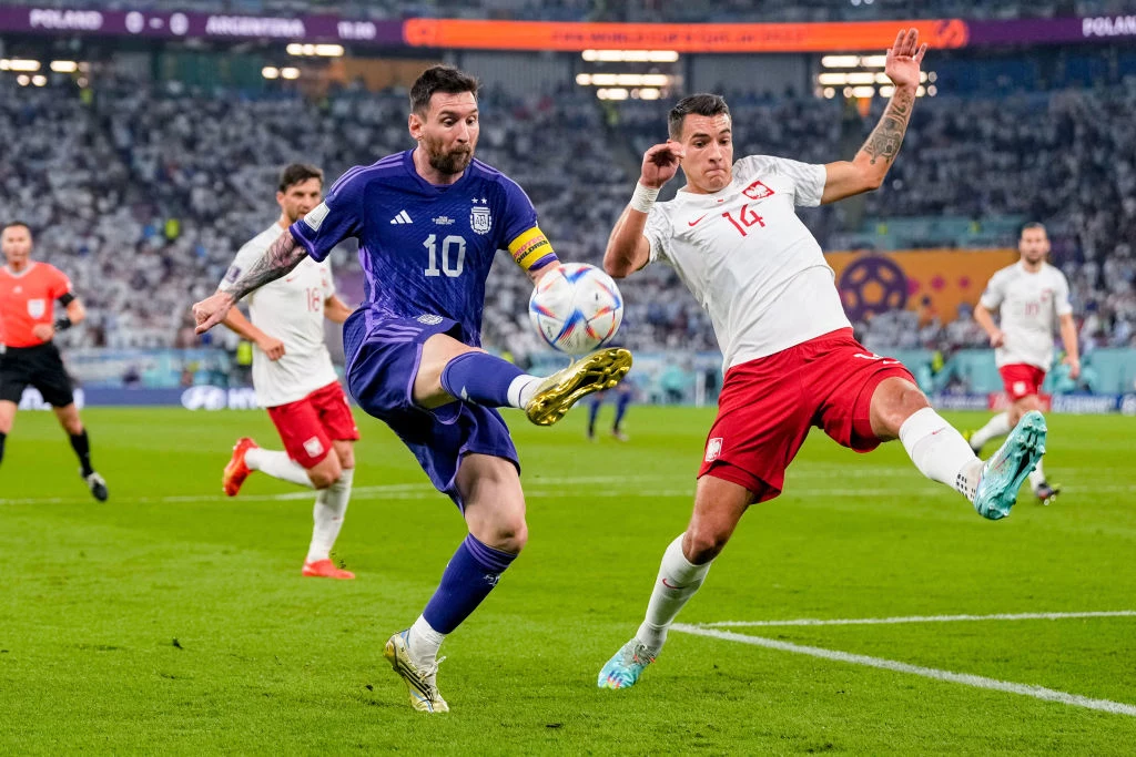 Lionel Messi i Jakub Kiwior Lionel Messi i Jakub Kiwior
