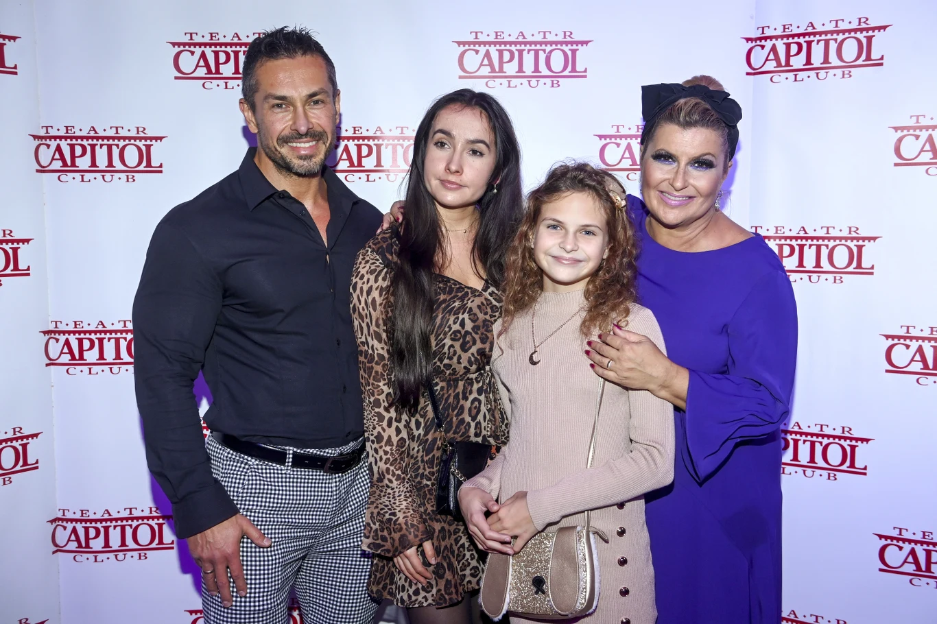 Katarzyna Skrzynecka, Marcin Łopucki, ich córka (obok K. Skrzyneckiej) Katarzyna Skrzynecka, Marcin Łopucki, ich córka (obok K. Skrzyneckiej)