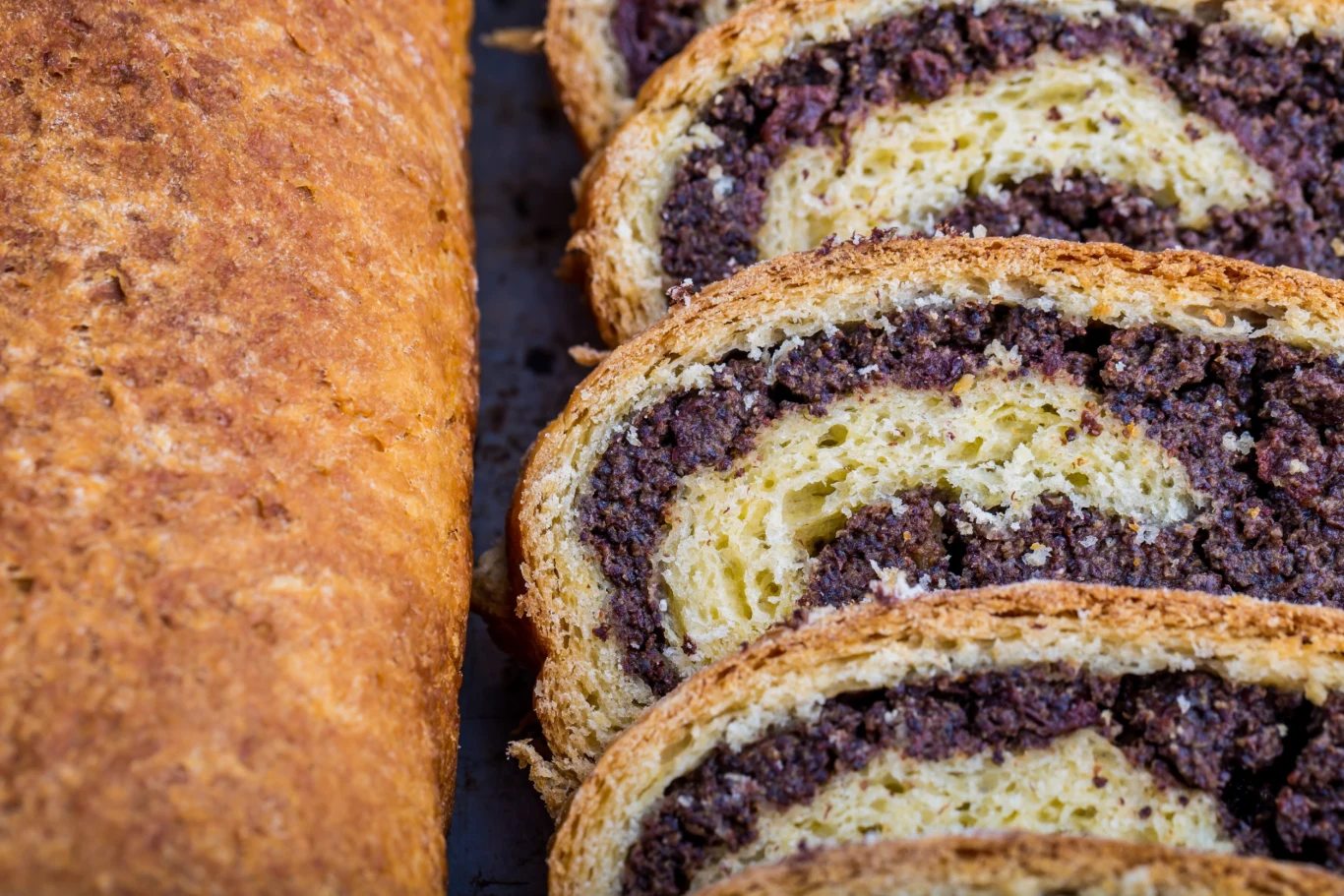 Makowiec z przepisu siostry Anastazji jest czasochłonny, ale jego smak i zapach są warte zachodu