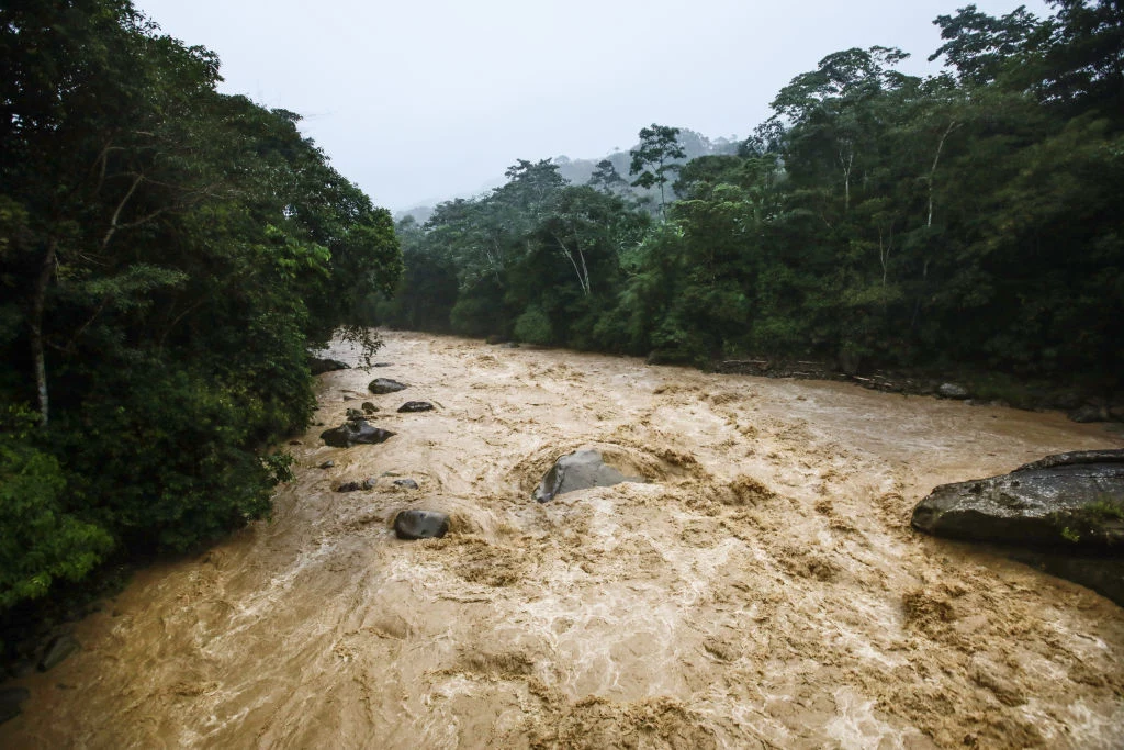 Potężna rzeka Mocoa w Amazonii