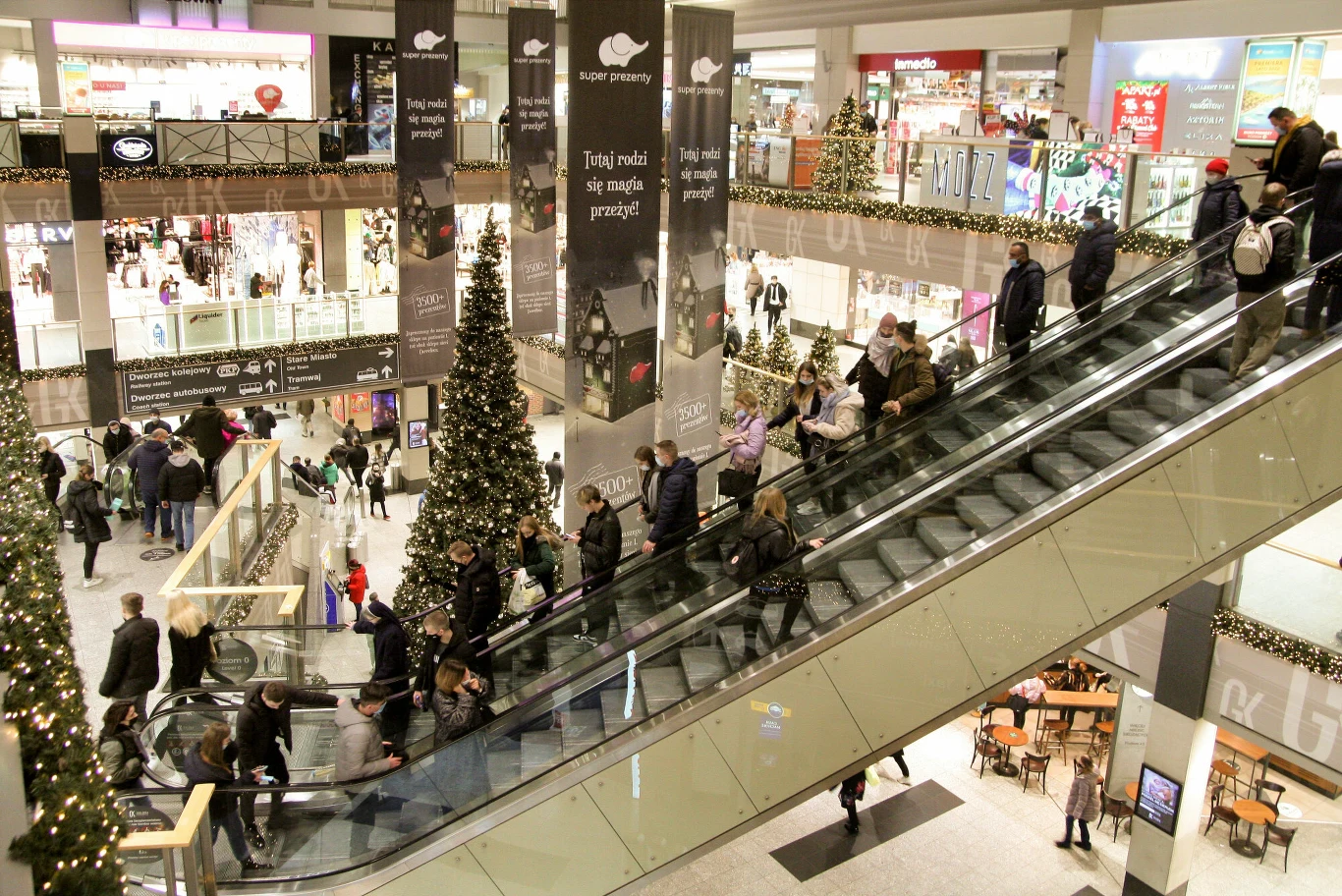 Zrobienie zakupów w Boże Narodzenie będzie niemożliwe w galeriach handlowych i znanych dyskontach. Wcześniej jest jednak sporo czasu, aby zaopatrzyć się w upominki