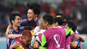 Japończycy cieszą się z drugiego gola, który dał im awans do 1/8 finału mundialu