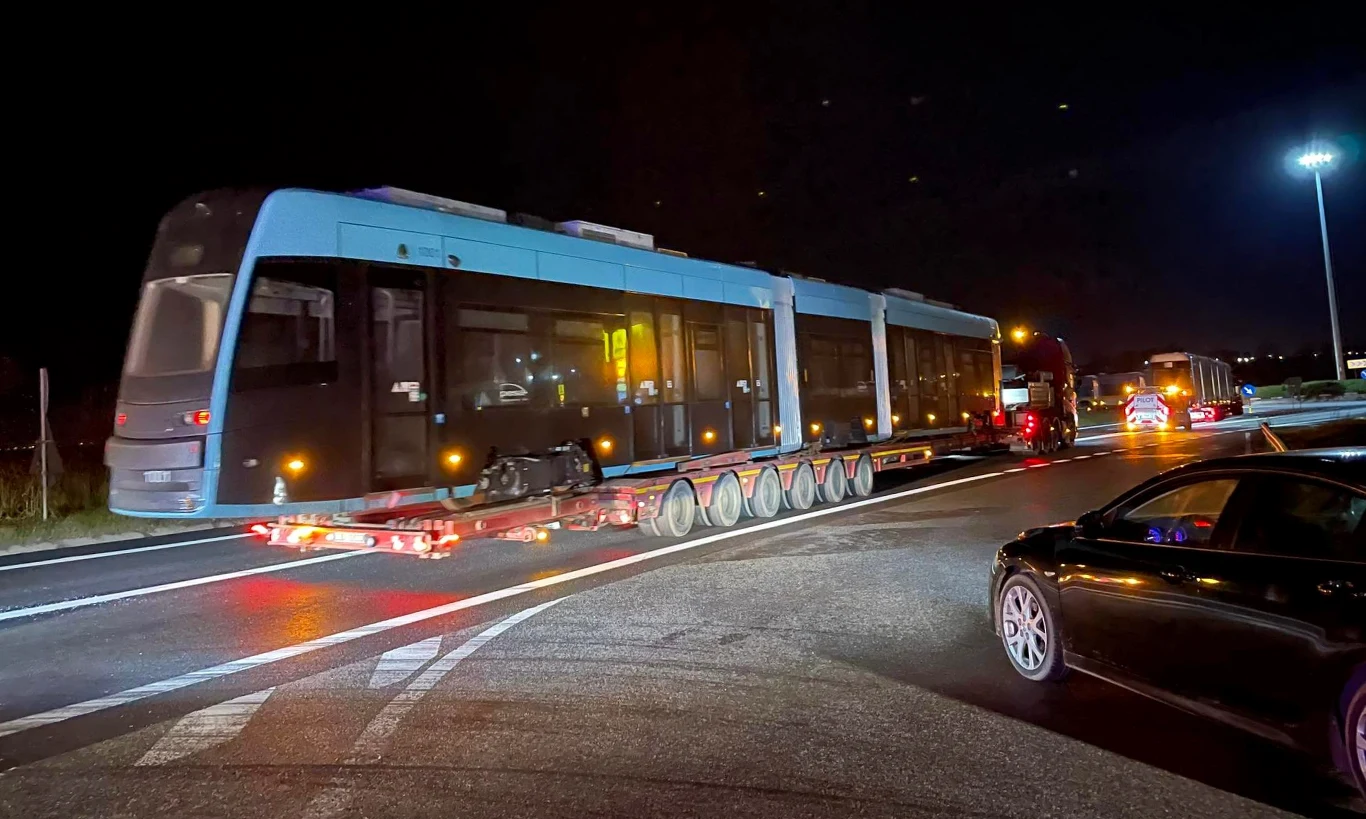 Pesa dostarczyła do tej pory ponad 830 tramwajów do kilkunastu europejskich miast. W tej chwili produkuje tramwaje dla Tallina, Wrocławia, Bydgoszczy i Krajowy.