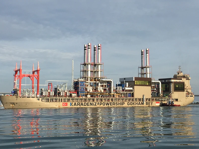 Karpowership jako jedyni na świecie posiadają w pełni operacyjną flotę pływających elektrowni na świecie. Świadczą usługi w różnych państwach. Na zdjęciu jeden z ich statków-elektrowni, Gökhan Bey Karpowership jako jedyni na świecie posiadają w pełni operacyjną flotę pływających elektrowni na świecie. Świadczą usługi w różnych państwach. Na zdjęciu jeden z ich statków-elektrowni, Gökhan Bey