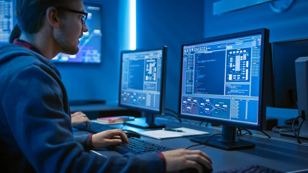 Czy cyberataki w Polsce są dużym problemem? Rozmawiamy z ekspertem.