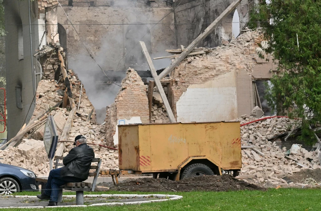 Efekty ataku irańskiego drona na budynek w Kijowie