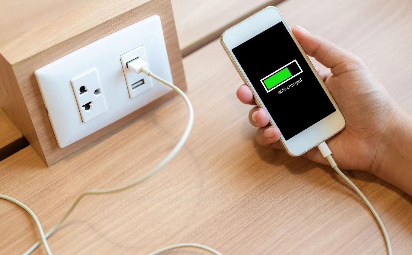 Czy nowy telefon trzeba rozładować do zera i ładować go przez 12 godzin? Czy nowy telefon trzeba rozładować do zera i ładować go przez 12 godzin?