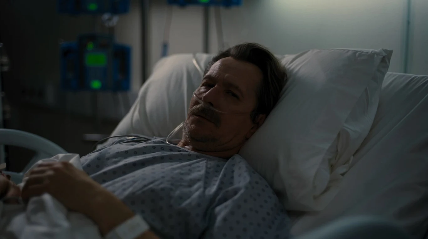 Gary Oldman jako komisarz Gordon w "Mroczny rycerz powstaje" dyst. WARNER BROS