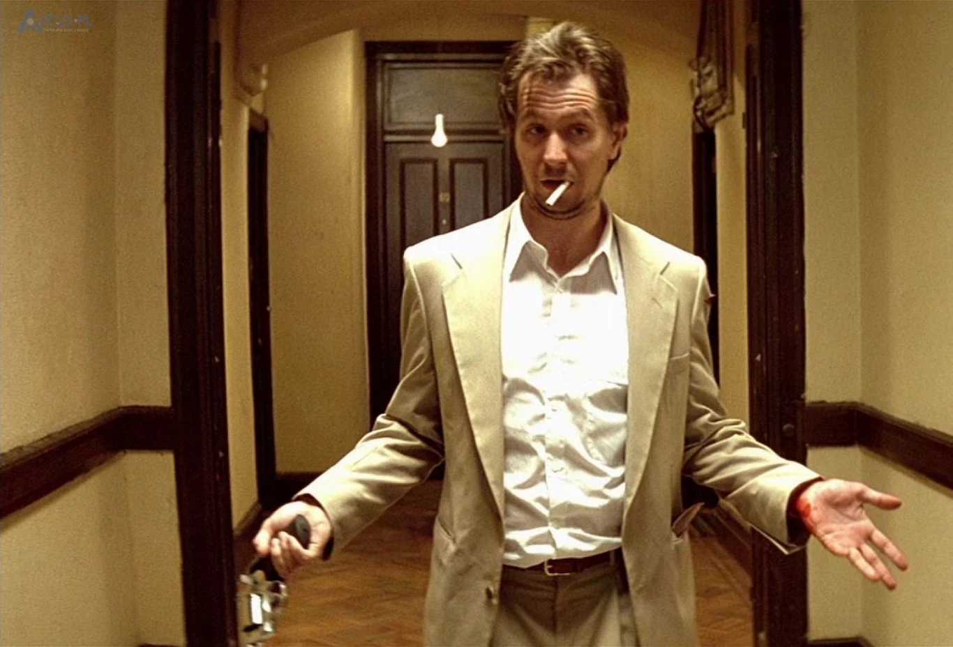 Gary Oldman jako skorumpowany agent Dea w "Leonie zawodowcu" imdb.com
