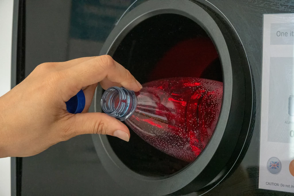 Lidl o pół roku wyprzedził inaugurację systemu kaucyjnego. Wstawił do wszystkich sklepów butelkomaty