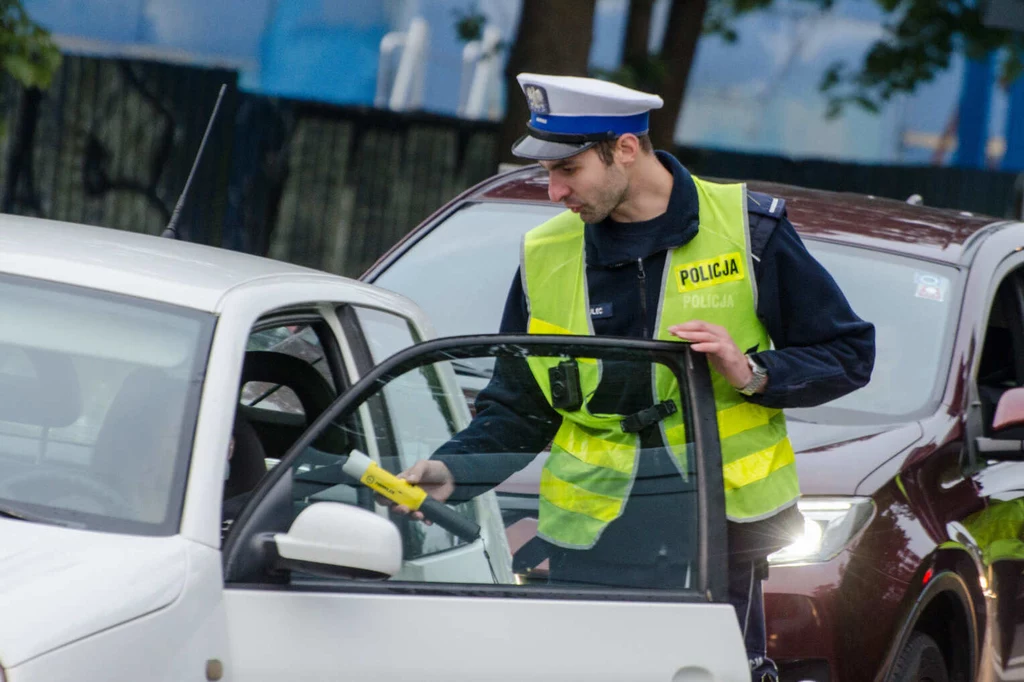 Po badaniu alkomatem policjanci skorzystali z narkotestera