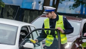 Nie mógł się zdecydować, czy odjechać ze stacji. Policjanci byli w szoku