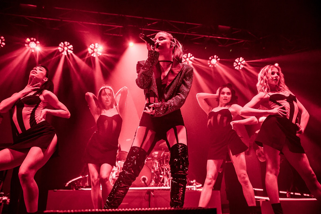 Julia Wieniawa promuje album "Omamy" zimową trasą koncertową Julia Wieniawa promuje album "Omamy" zimową trasą koncertową