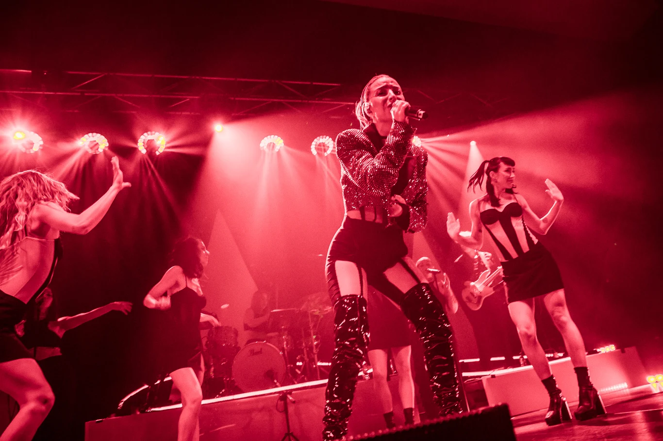 Julia Wieniawa promuje album "Omamy" zimową trasą koncertową Julia Wieniawa promuje album "Omamy" zimową trasą koncertową