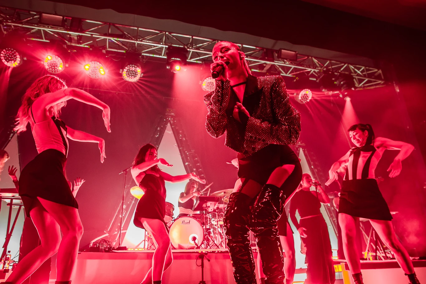 Julia Wieniawa promuje album "Omamy" zimową trasą koncertową Julia Wieniawa promuje album "Omamy" zimową trasą koncertową