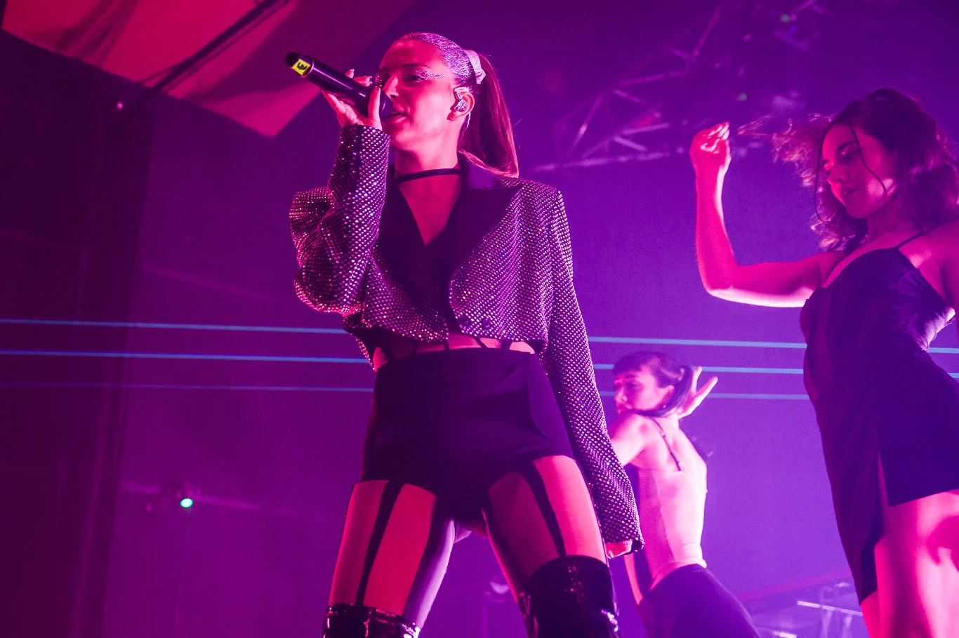 Julia Wieniawa promuje album "Omamy" zimową trasą koncertową Julia Wieniawa promuje album "Omamy" zimową trasą koncertową