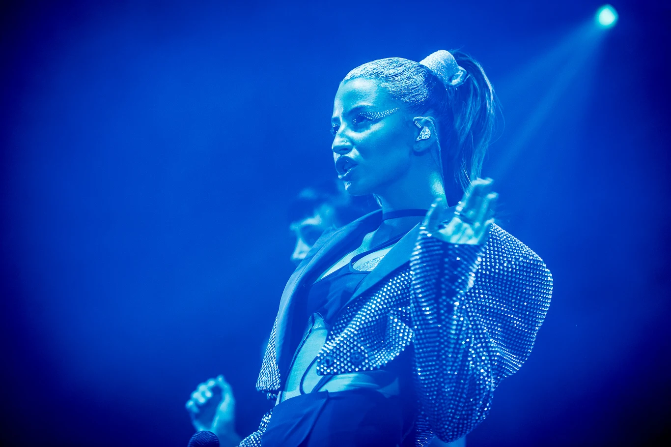 Julia Wieniawa promuje album "Omamy" zimową trasą koncertową Julia Wieniawa promuje album "Omamy" zimową trasą koncertową