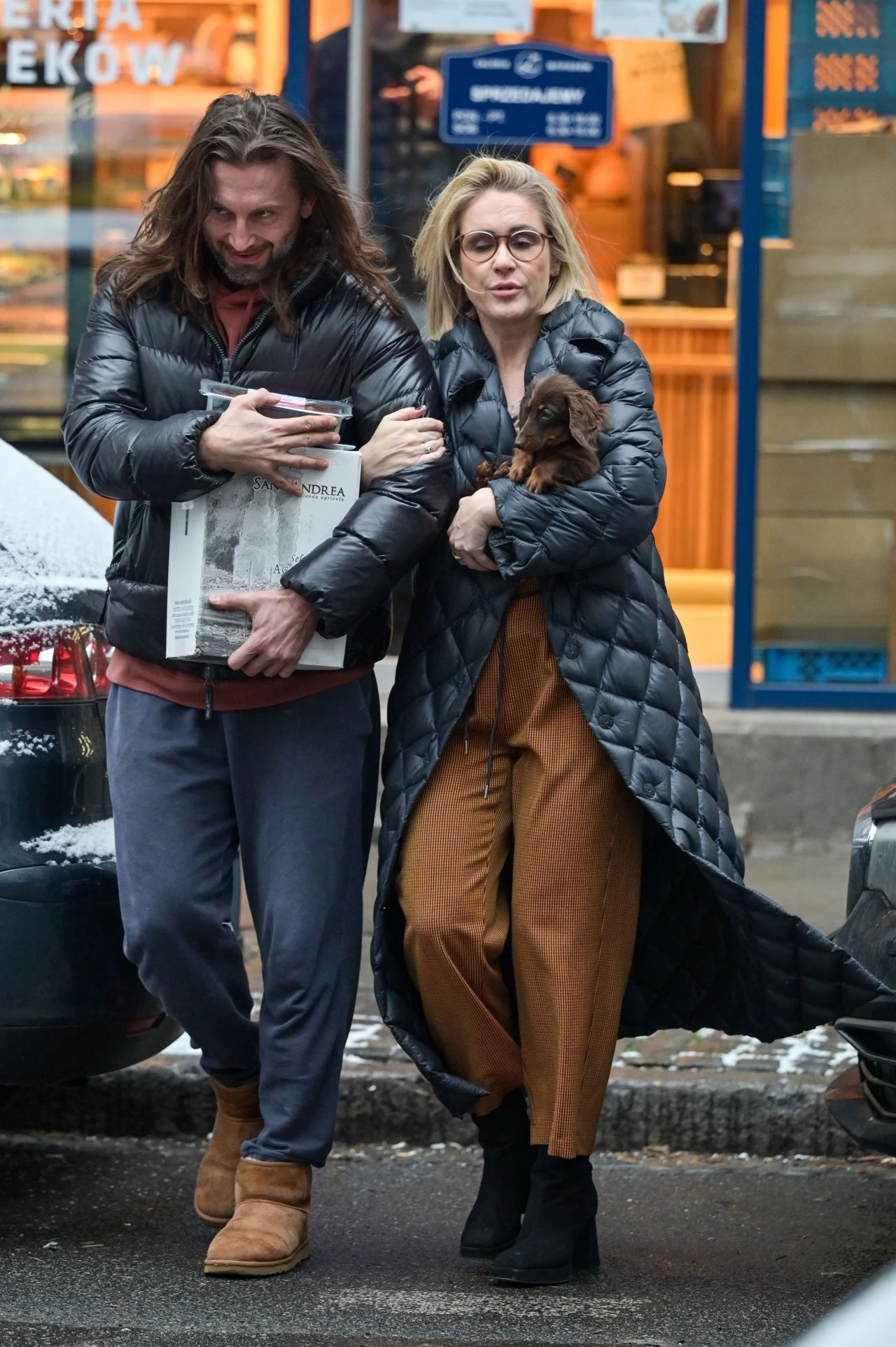 Małgorzata Ohme z narzeczonym i psem już po zakupach Małgorzata Ohme z narzeczonym i psem już po zakupach