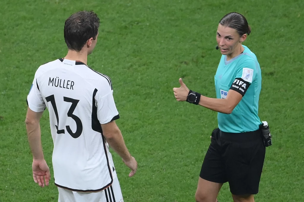 Thomas Mueller i Stephanie Frappart Thomas Mueller i Stephanie Frappart
