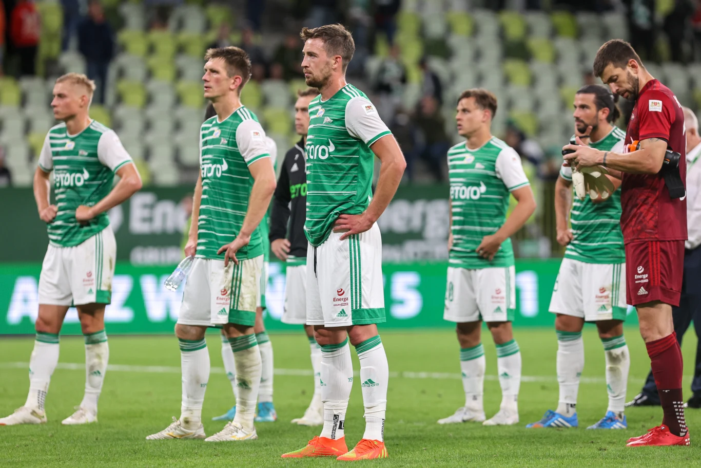 Piłkarze Lechii Gdańsk plasują się dopiero na 14. miejscu na półmetku rozgrywek Ekstraklasy Piłkarze Lechii Gdańsk plasują się dopiero na 14. miejscu na półmetku rozgrywek Ekstraklasy