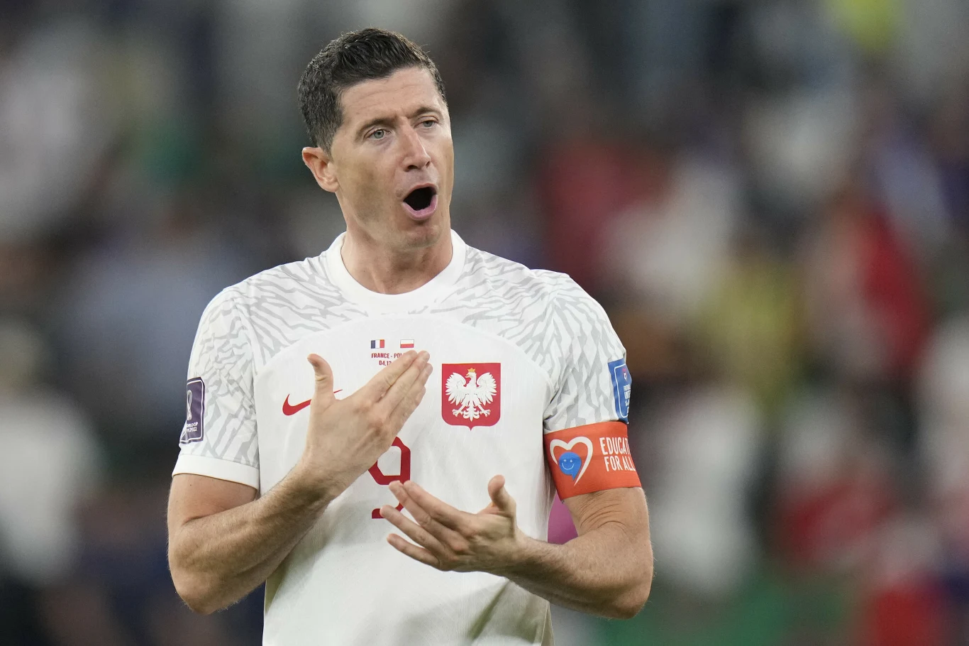 Robert Lewandowski w meczu Francja - Polska, mistrzostwa świata w Katarze