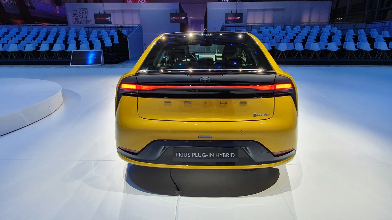 Toyota Prius V plug-in