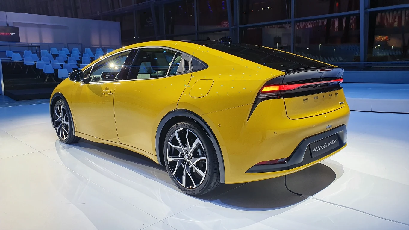Toyota Prius V plug-in