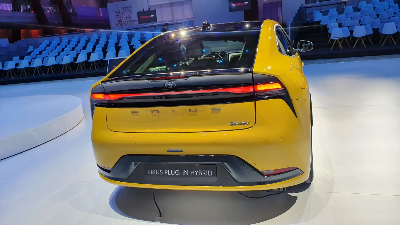 Toyota Prius V plug-in