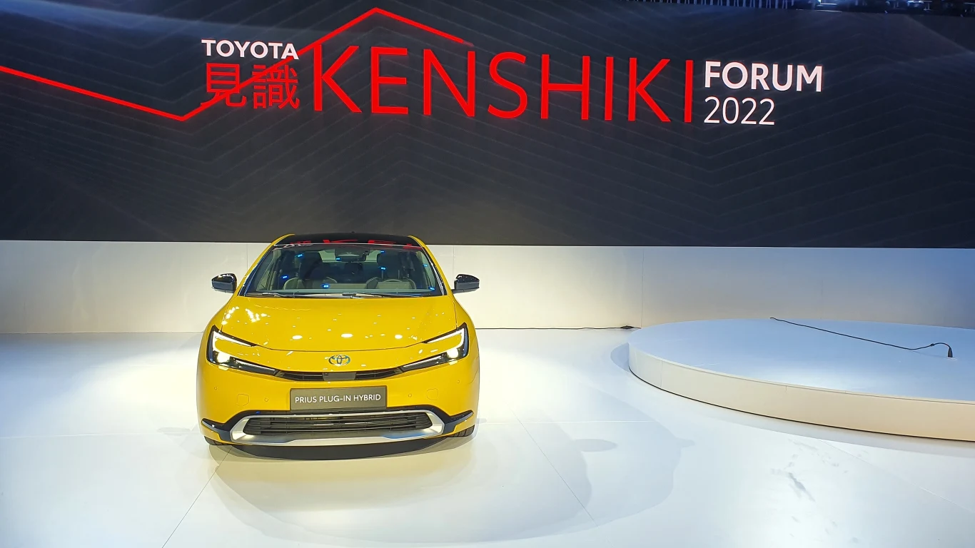 Toyota Prius V plug-in
