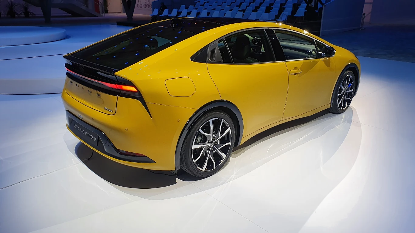 Toyota Prius V plug-in