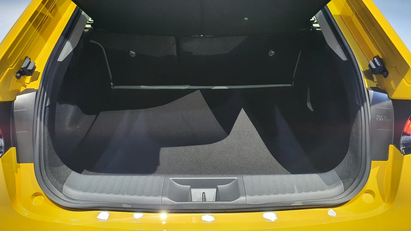 Toyota Prius V plug-in