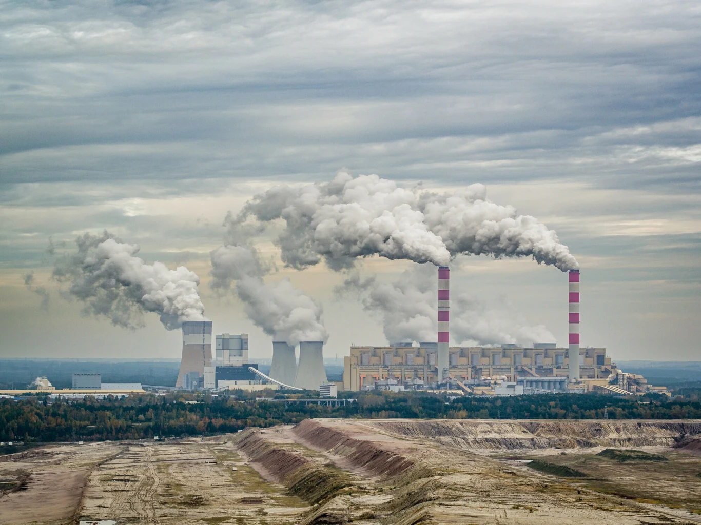 Elektrownie Bełchatów i odkrywkowa kopalnia węgla brunatnego Elektrownie Bełchatów i odkrywkowa kopalnia węgla brunatnego