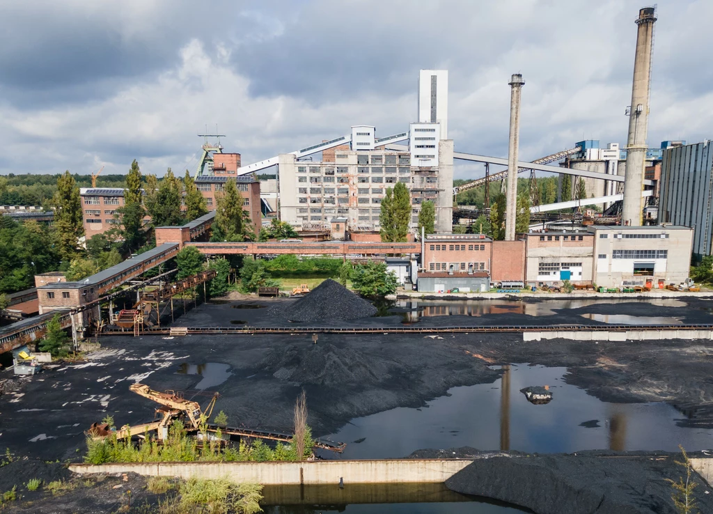 UE wyznaczyła do 2050 r. osiągnięcie neutralności klimatycznej. Za zdjęciu Kopalnia Halemba, Ruda Śląska