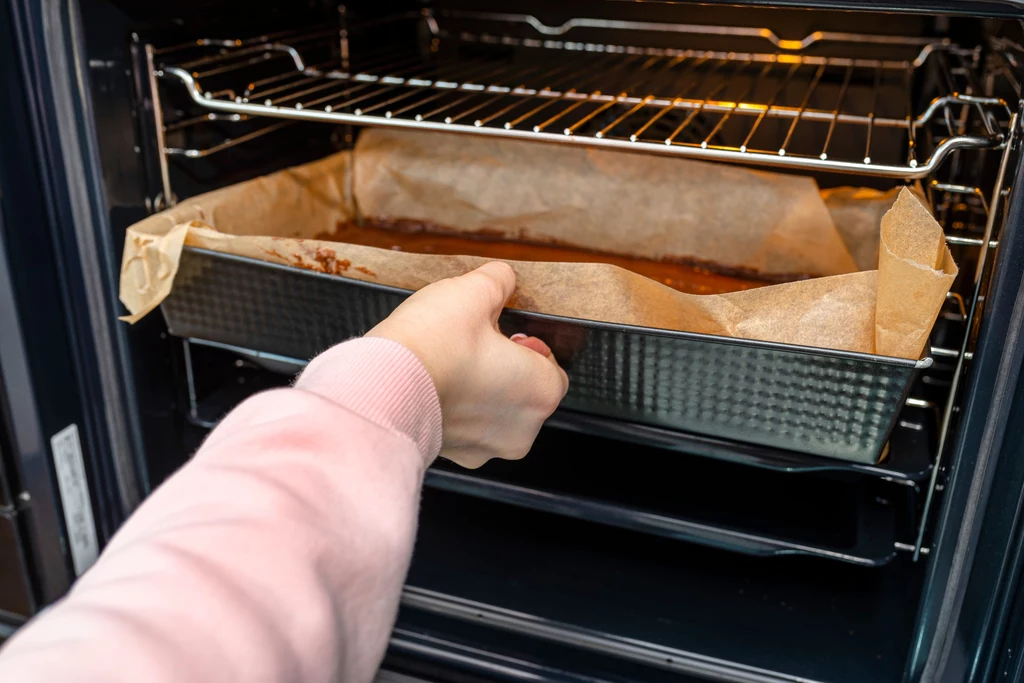 Aby papier od pieczenia był bezpieczny, należy przestrzegać zaleceń dotyczących temperatury 