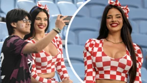 Ivana Knoll i japoński kibic pozowali razem do zdjęć w meczu Japonia - Chorwacja