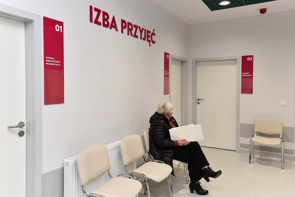Osoby uprawnione do bezpłatnych i refundowanych szczepień wciąż będą musiały ubiegać się o klasyczne skierowanie