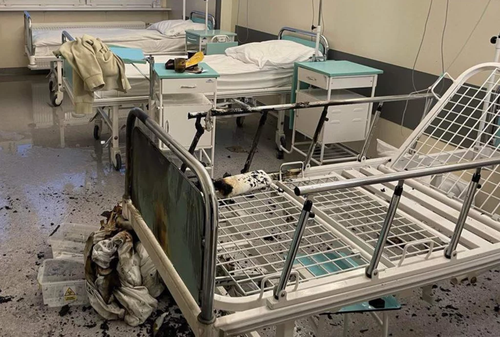 Kalisz: Pacjent czekał na rodzinę. Podpalił łóżko Kalisz: Pacjent czekał na rodzinę. Podpalił łóżko