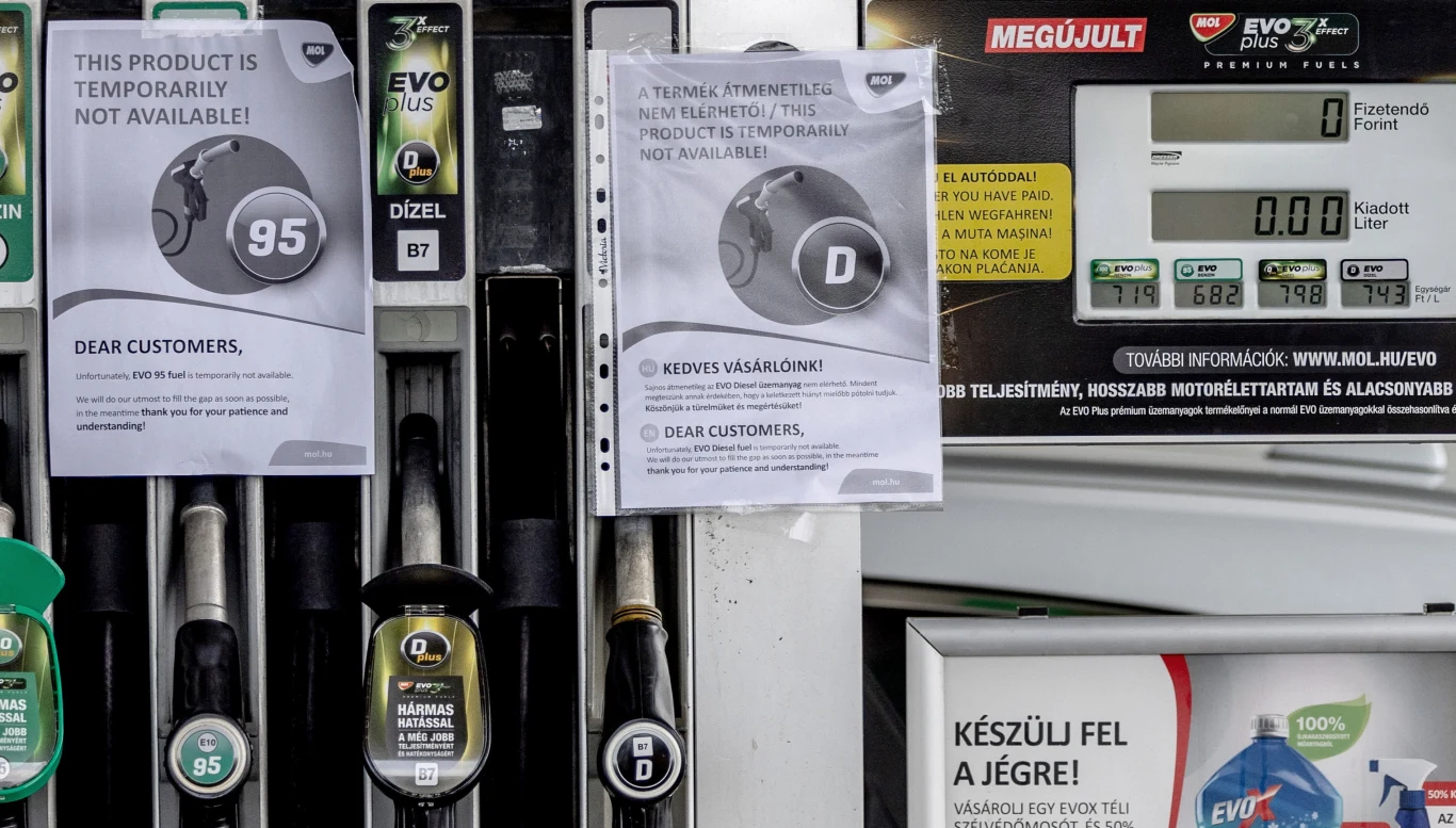 Większość stacji już wcześniej sprzedawała paliwo znacznie drożej niż wynosiły limity. Na tym dystrybutorze ceny są wyższe niż mają wynosić po zniesieniu limitu cen Większość stacji już wcześniej sprzedawała paliwo znacznie drożej niż wynosiły limity. Na tym dystrybutorze ceny są wyższe niż mają wynosić po zniesieniu limitu cen