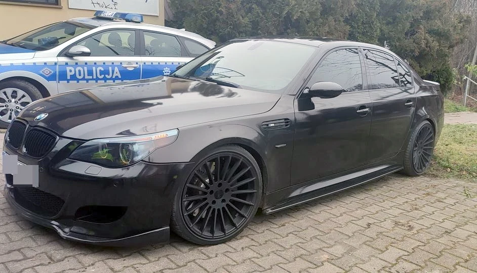 Za szerokie koła, zbyt ciemne szyby i zbyt głośny wydech przesądziły o zatrzymaniu dowodu rejestracyjnego BMW Za szerokie koła, zbyt ciemne szyby i zbyt głośny wydech przesądziły o zatrzymaniu dowodu rejestracyjnego BMW