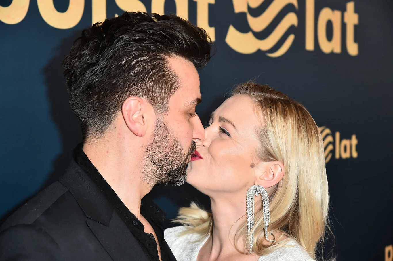 Barbara Kurdej Szatan całowała się na gali 30-lecia Polsatu.