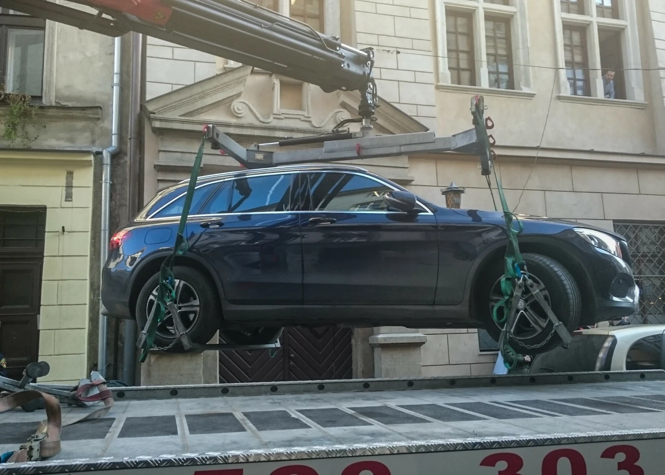 Jest kilka powodów, dla których samochód może zostać odholowany. Jak go odzyskać? Jest kilka powodów, dla których samochód może zostać odholowany. Jak go odzyskać?