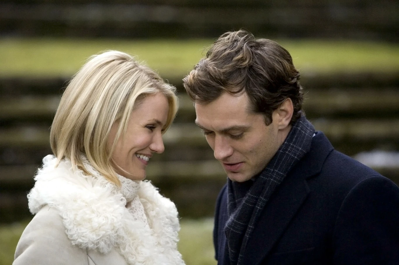 Cameron Diaz i Jude Law w scenie z filmu "Holiday" Cameron Diaz i Jude Law w scenie z filmu "Holiday"